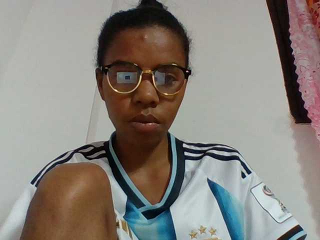 Emelie1a live cam on BongaCams