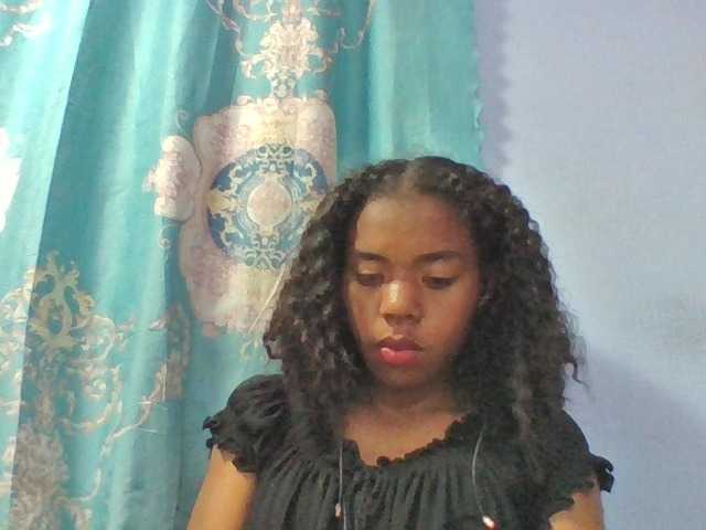 Emelie1a live cam on BongaCams