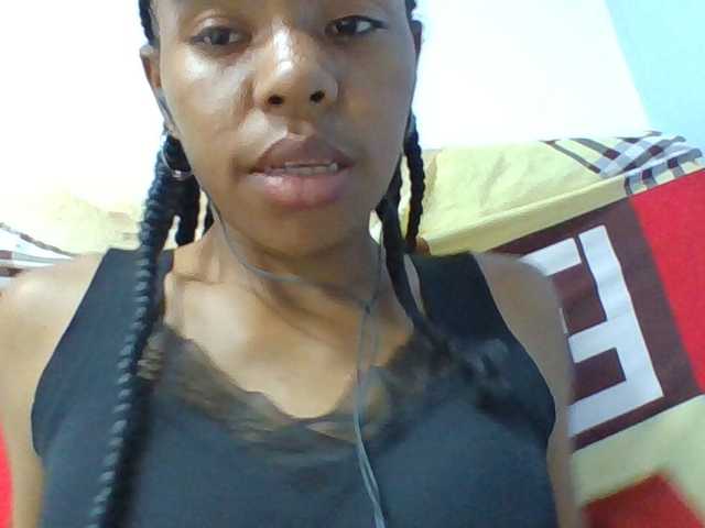 Emelie1a live cam on BongaCams