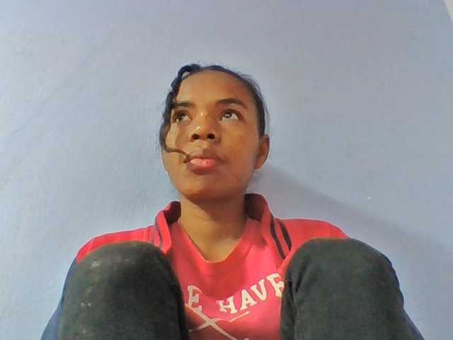 Emelie1a live cam on BongaCams