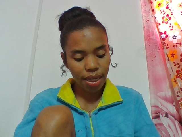 Emelie1a live cam on BongaCams