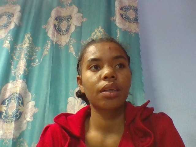 Emelie1a live cam on BongaCams