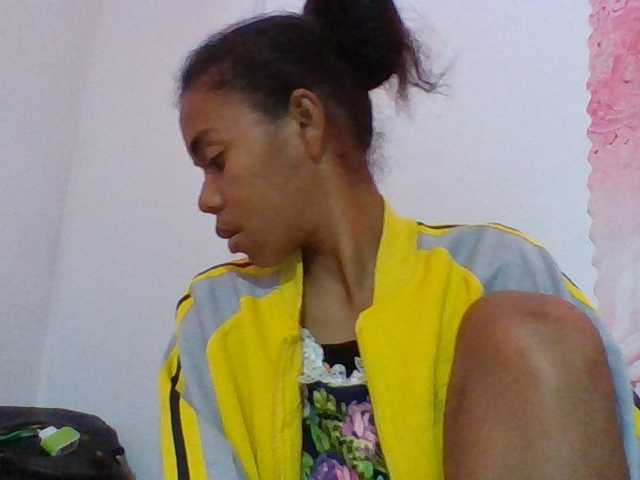 Emelie1a live cam on BongaCams