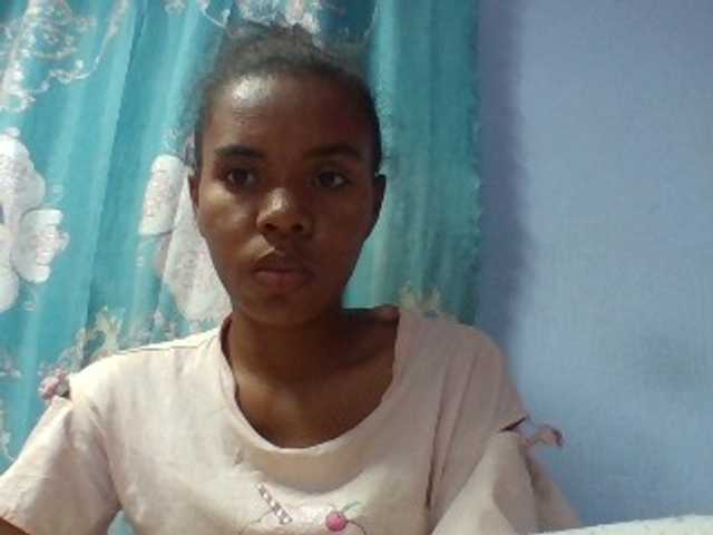 Emelie1a live cam on BongaCams