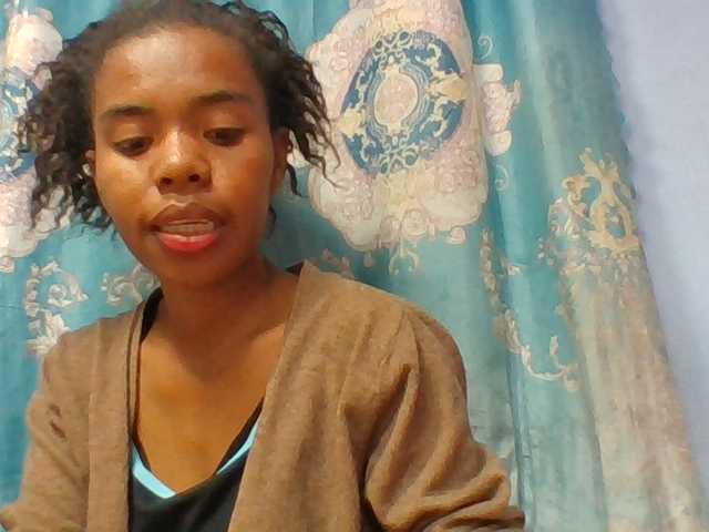 Emelie1a live cam on BongaCams