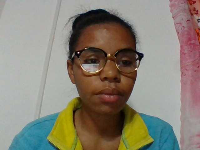 Emelie1a live cam on BongaCams