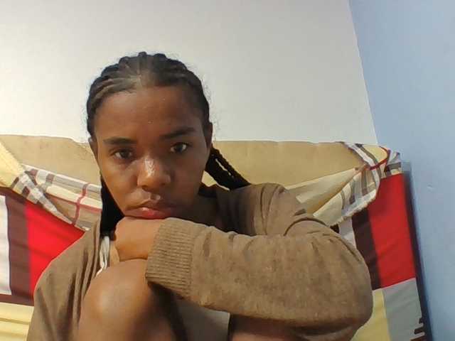 Emelie1a live cam on BongaCams