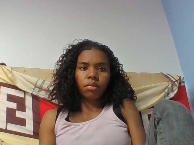 Emelie1a live cam on BongaCams