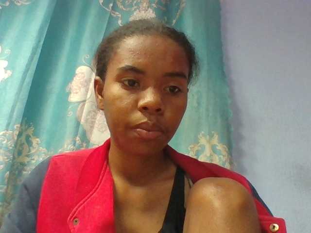 Emelie1a live cam on BongaCams