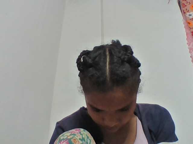 Emelie1a live cam on BongaCams