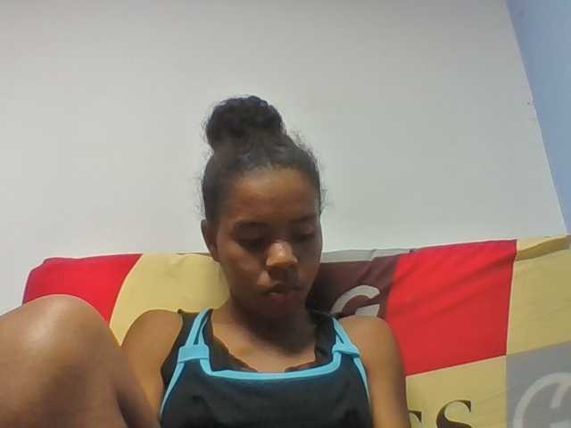 Emelie1a live cam on BongaCams