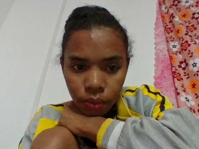 Emelie1a live cam on BongaCams