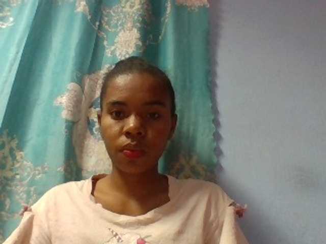 Emelie1a live cam on BongaCams