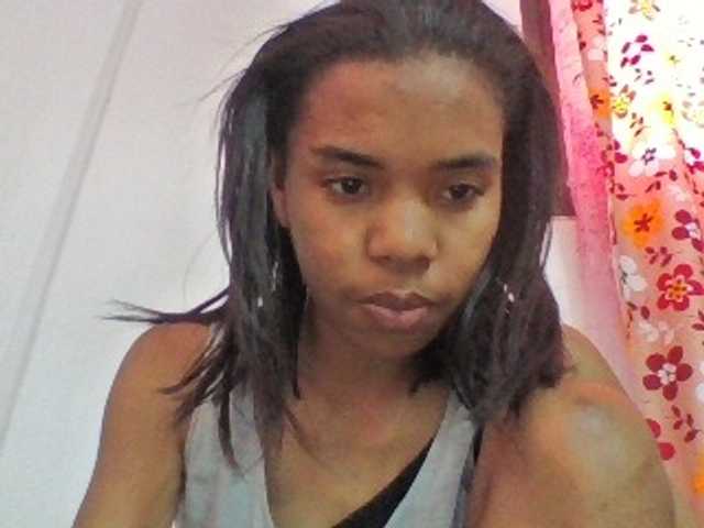 Emelie1a live cam on BongaCams