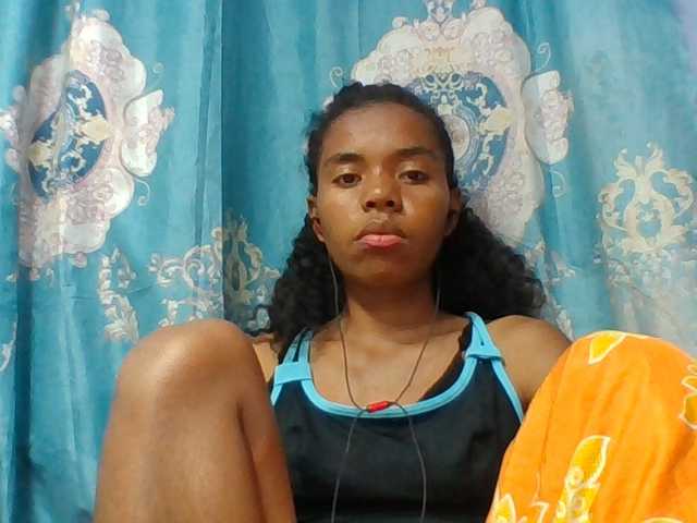 Emelie1a live cam on BongaCams