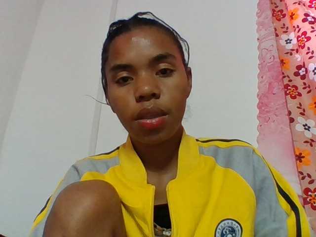 Emelie1a live cam on BongaCams