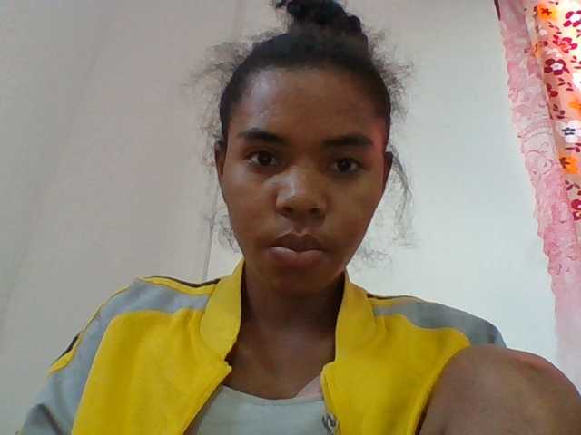Emelie1a live cam on BongaCams