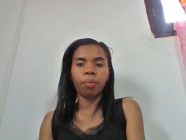 Emelie1a live cam on BongaCams