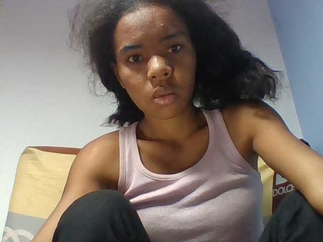 Emelie1a live cam on BongaCams