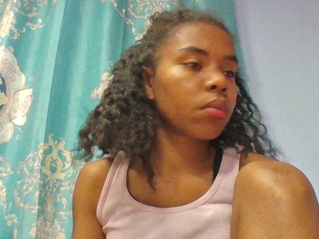 Emelie1a live cam on BongaCams
