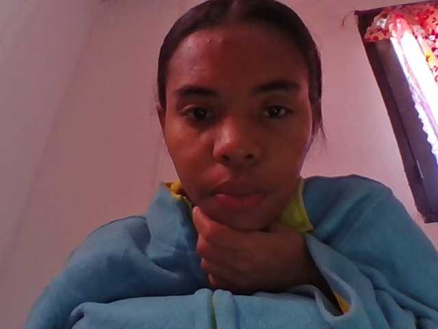 Emelie1a live cam on BongaCams