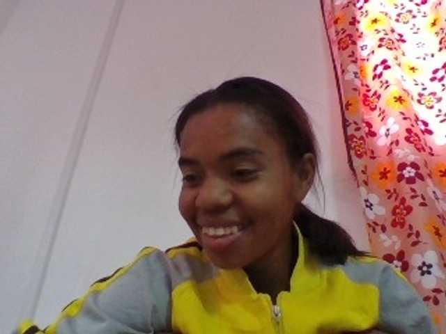 Emelie1a live cam on BongaCams