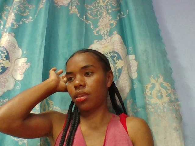Emelie1a live cam on BongaCams