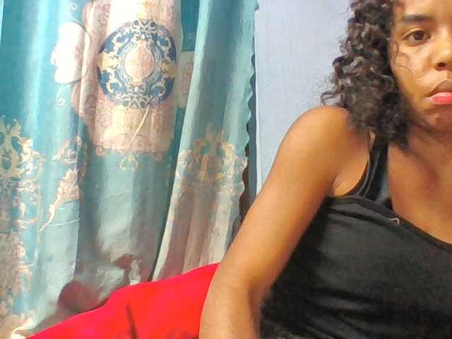 Emelie1a live cam on BongaCams