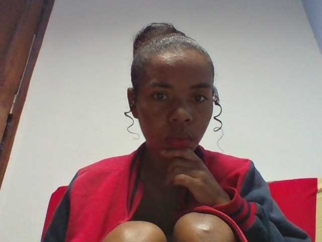 Emelie1a live cam on BongaCams
