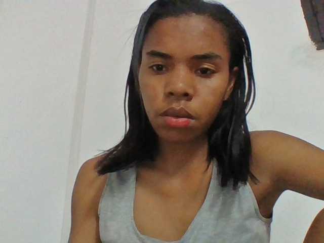 Emelie1a live cam on BongaCams