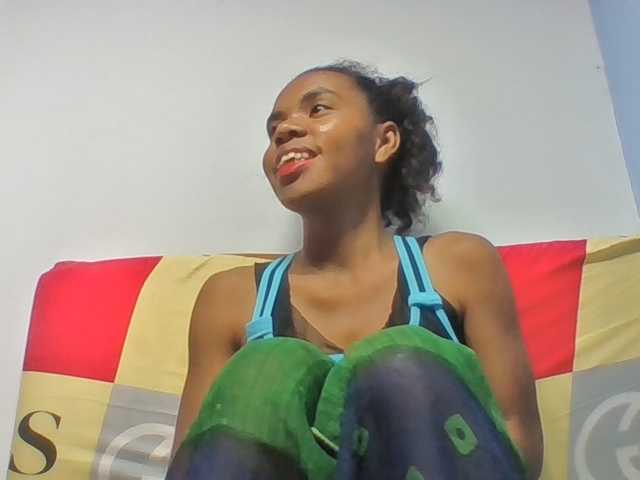 Emelie1a live cam on BongaCams