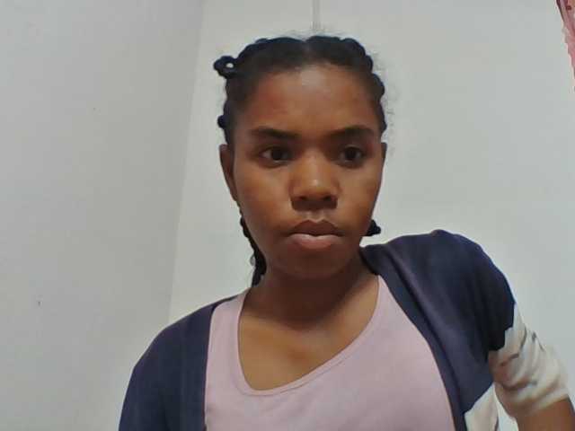 Emelie1a live cam on BongaCams