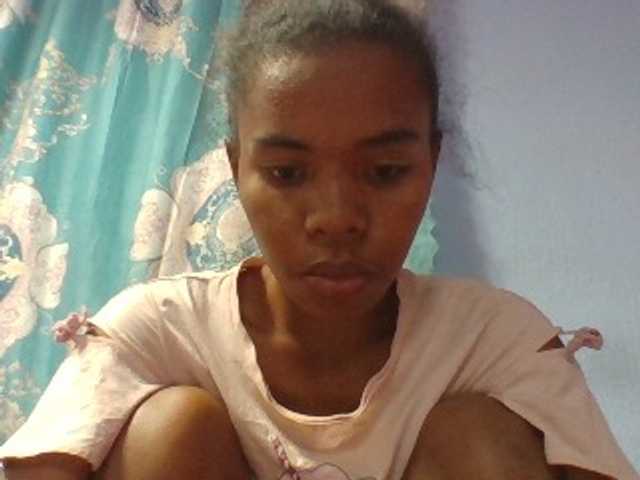 Emelie1a live cam on BongaCams