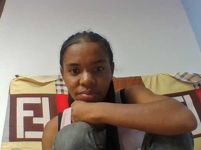 Emelie1a live cam on BongaCams