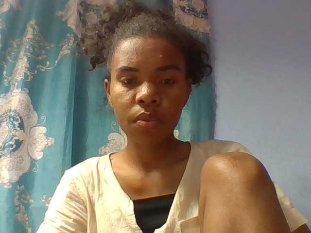 Emelie1a live cam on BongaCams