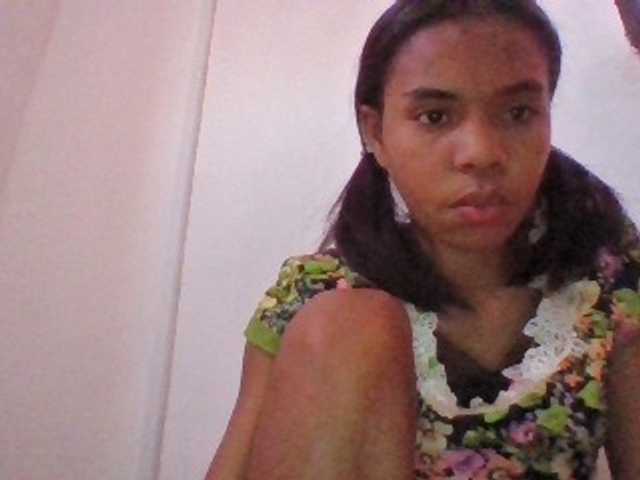 Emelie1a live cam on BongaCams