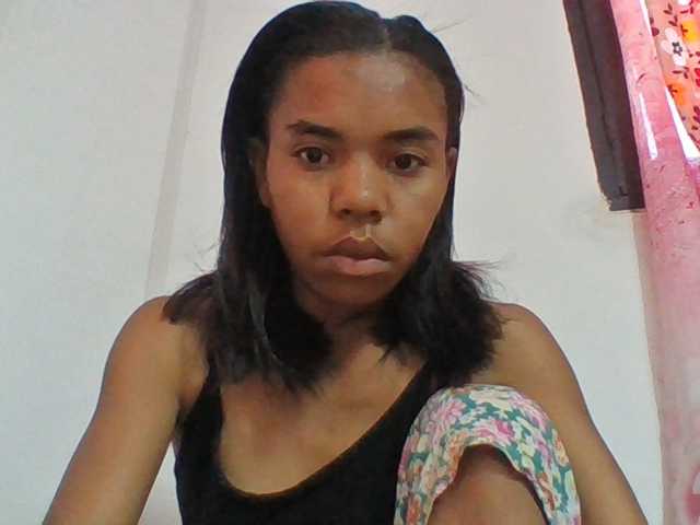 Emelie1a live cam on BongaCams