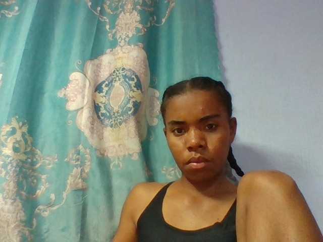 Emelie1a live cam on BongaCams