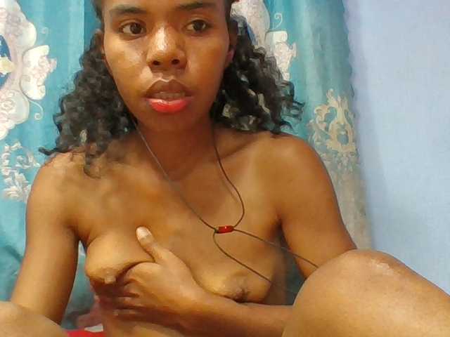 Emelie1a live cam on BongaCams
