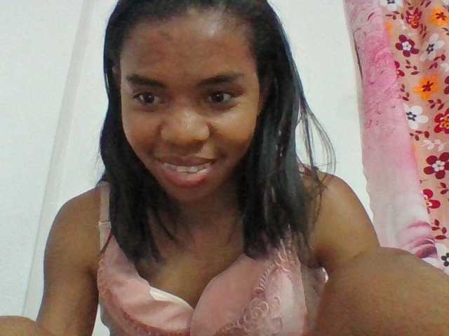 Emelie1a live cam on BongaCams