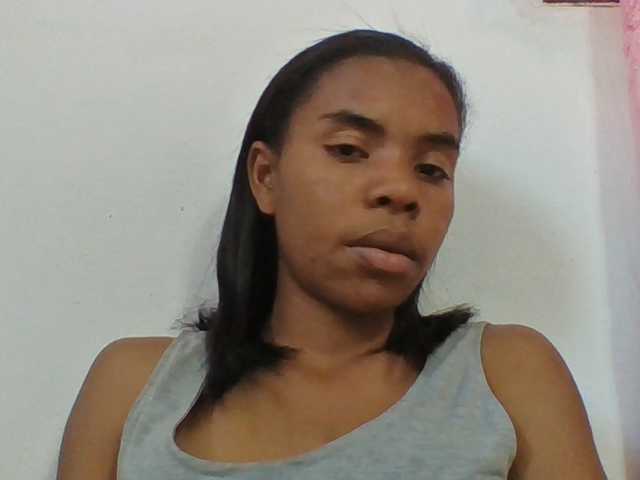 Emelie1a live cam on BongaCams