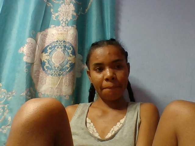 Emelie1a live cam on BongaCams