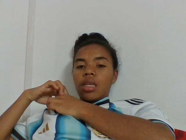 Emelie1a live cam on BongaCams