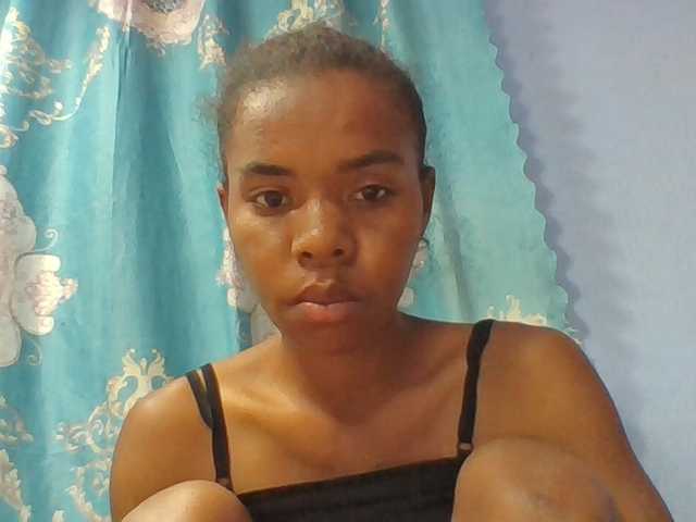 Emelie1a live cam on BongaCams