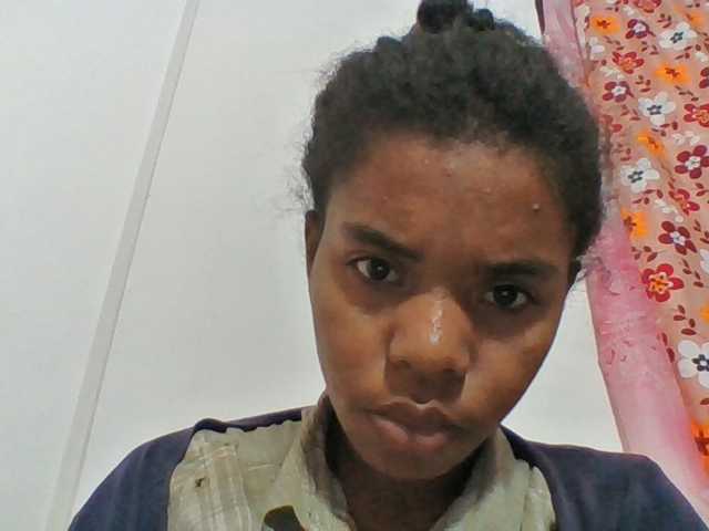 Emelie1a live cam on BongaCams