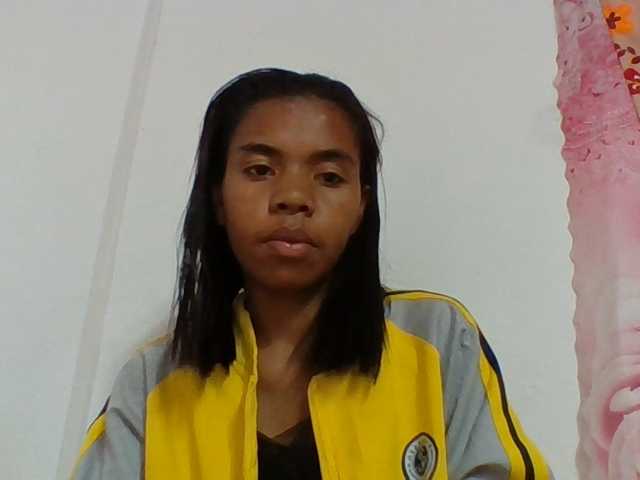 Emelie1a live cam on BongaCams