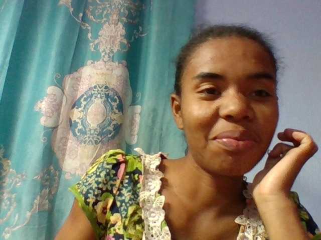 Emelie1a live cam on BongaCams