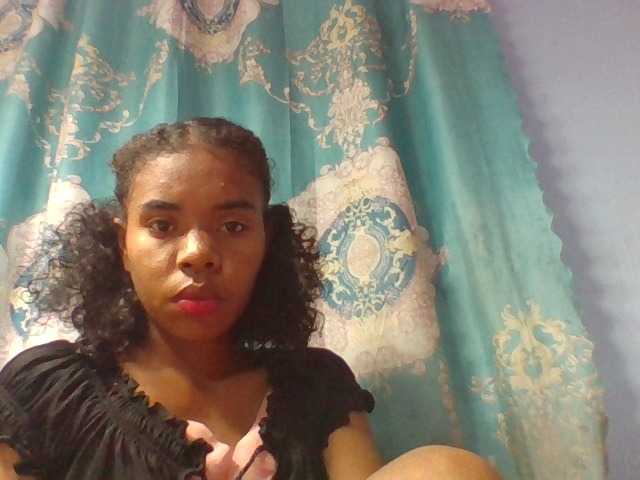 Emelie1a live cam on BongaCams