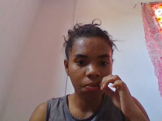 Emelie1a live cam on BongaCams
