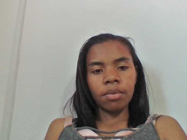 Emelie1a live cam on BongaCams